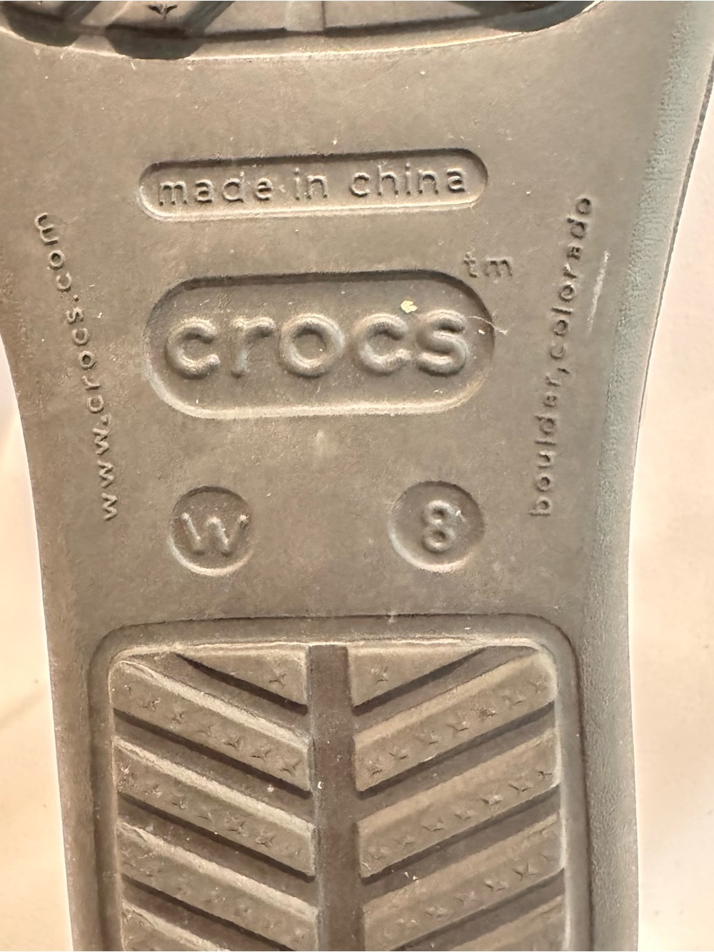 Crocs Sanrah Beveled Circle Wedge Flip Sandal Womens Size 8 Black Silver EUC - Picture 6 of 6